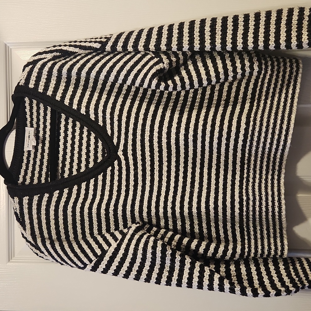 Womens long sleeve sweater.